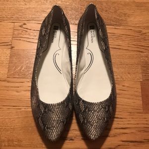 Never worn white mountain snake print flats